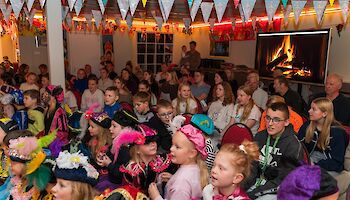 Sinterklaas en pieten op bezoek in het koorhuis.